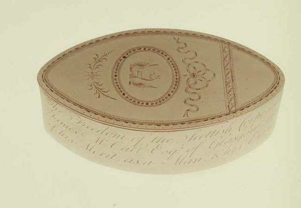 Freedom box, předložený Jamesi McCallovi Scottish Corporation of Cork, 1790 (stříbrný) od Hester Bateman