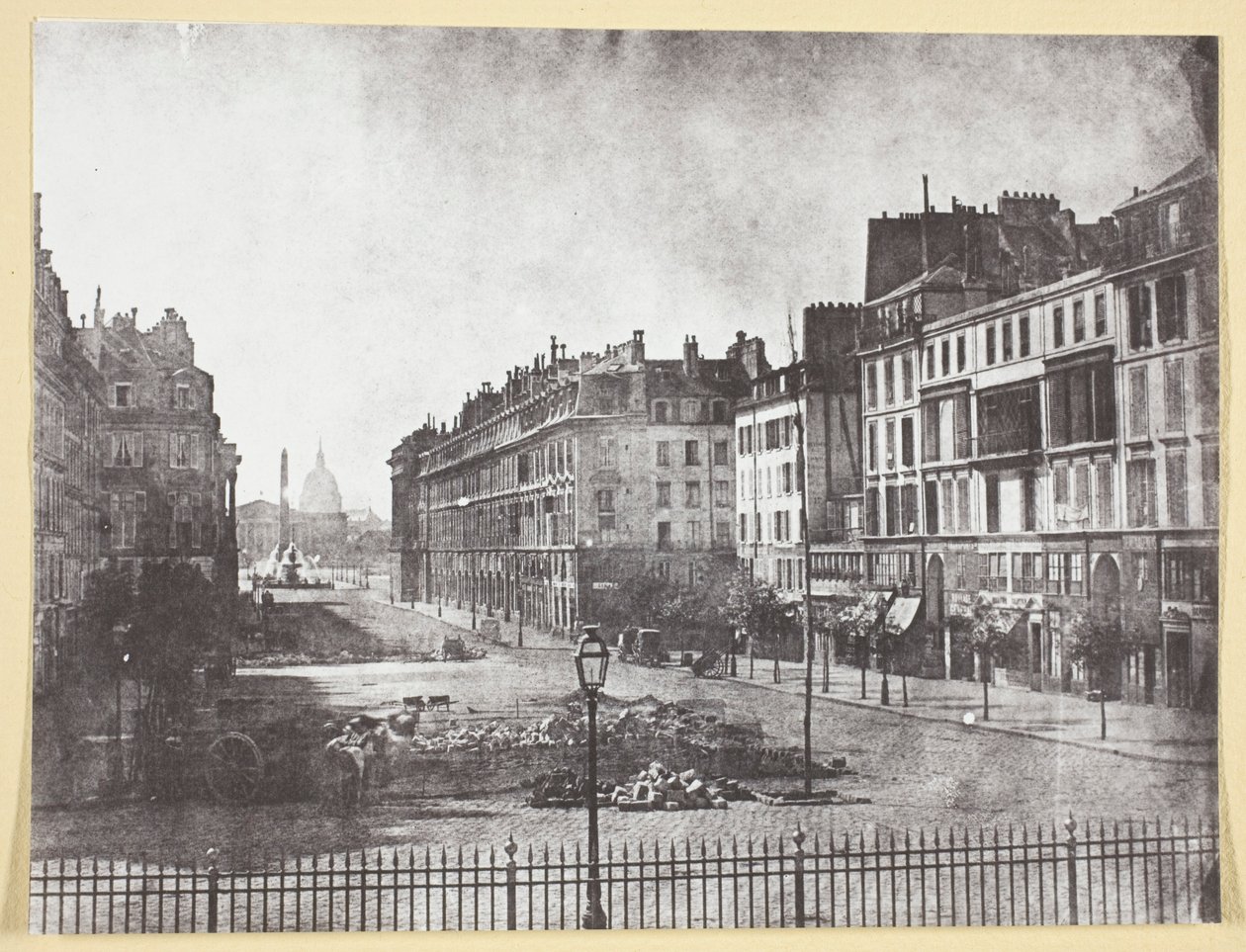 Rue Royale a pozůstatky barikád z roku 1848 od Hippolyte Bayard