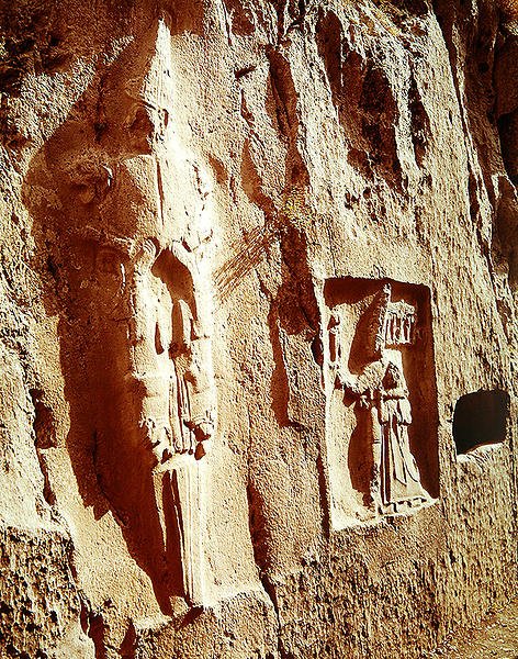 Bůh meče a Tudhaliya IV objatí Bohem od Hittite