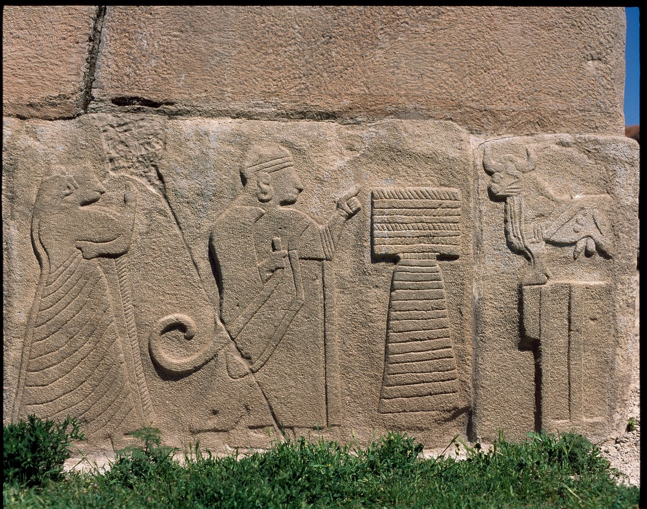 Pohled na základnu reliéfů Brány Sfingy od Hittite Hittite