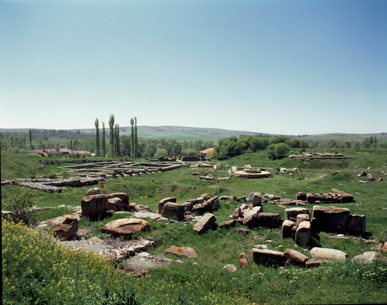 Pohled na ruiny lokality od Hittite Hittite