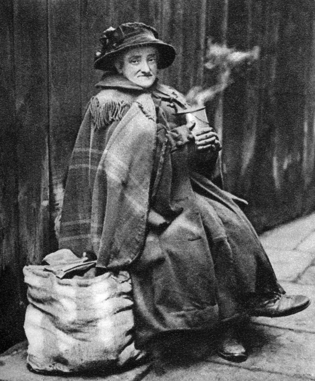 Stará žena, zadní část Fleet Street, Londýn, 1926-1927 od Hoppe