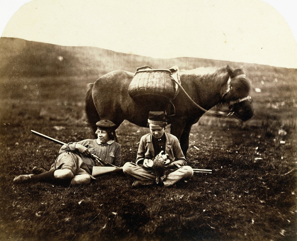 Charlie a Peel Ross s koněm po lovu, kolem 1856-1859 od Horatio Ross