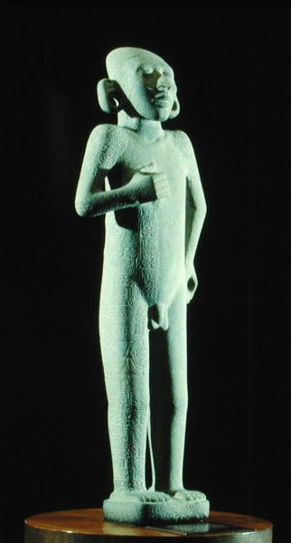 Mladý muž z Tamuinu, pozdní postklasické období (1300-1521) (kámen) (viz také 207852) od Huaxtec Huaxtec