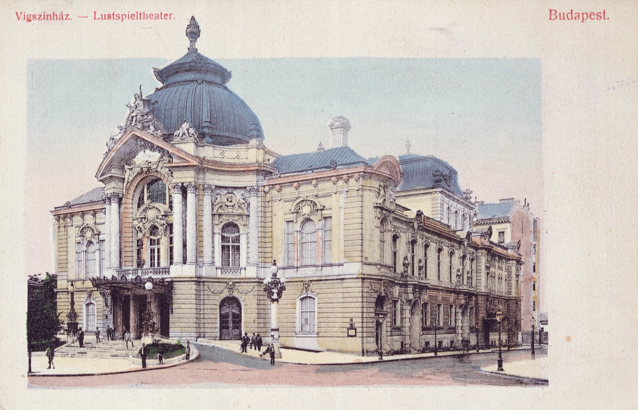 Pohlednice zobrazující Vigszinhaz (divadlo komedie) na Grand Boulevard v Budapešti, kolem roku 1900 (po barevné fotografii) od Hungarian School