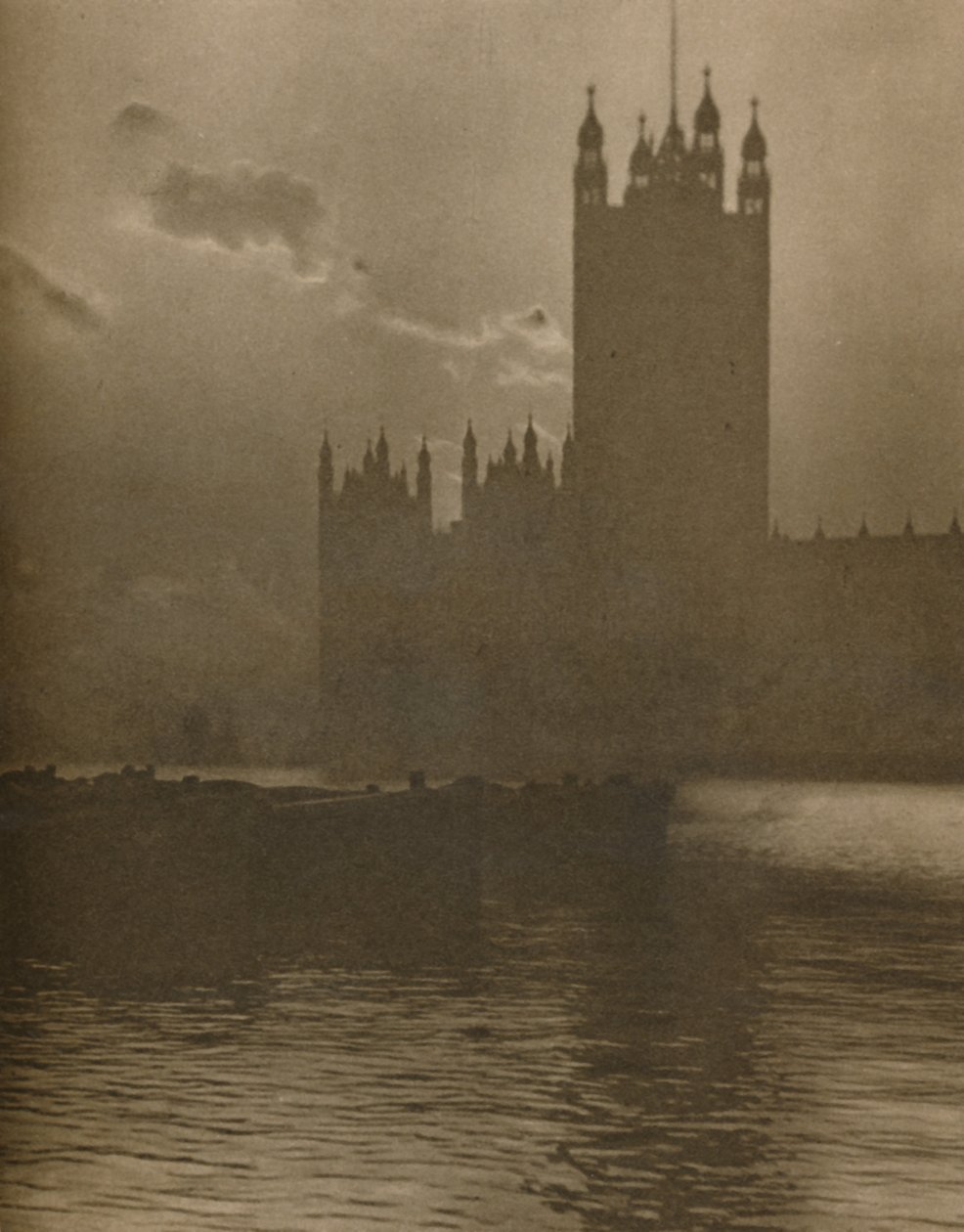 „Kamenná svatyně, která pokrývá tepající srdce parlamentního Londýna“, c1935. od Huson