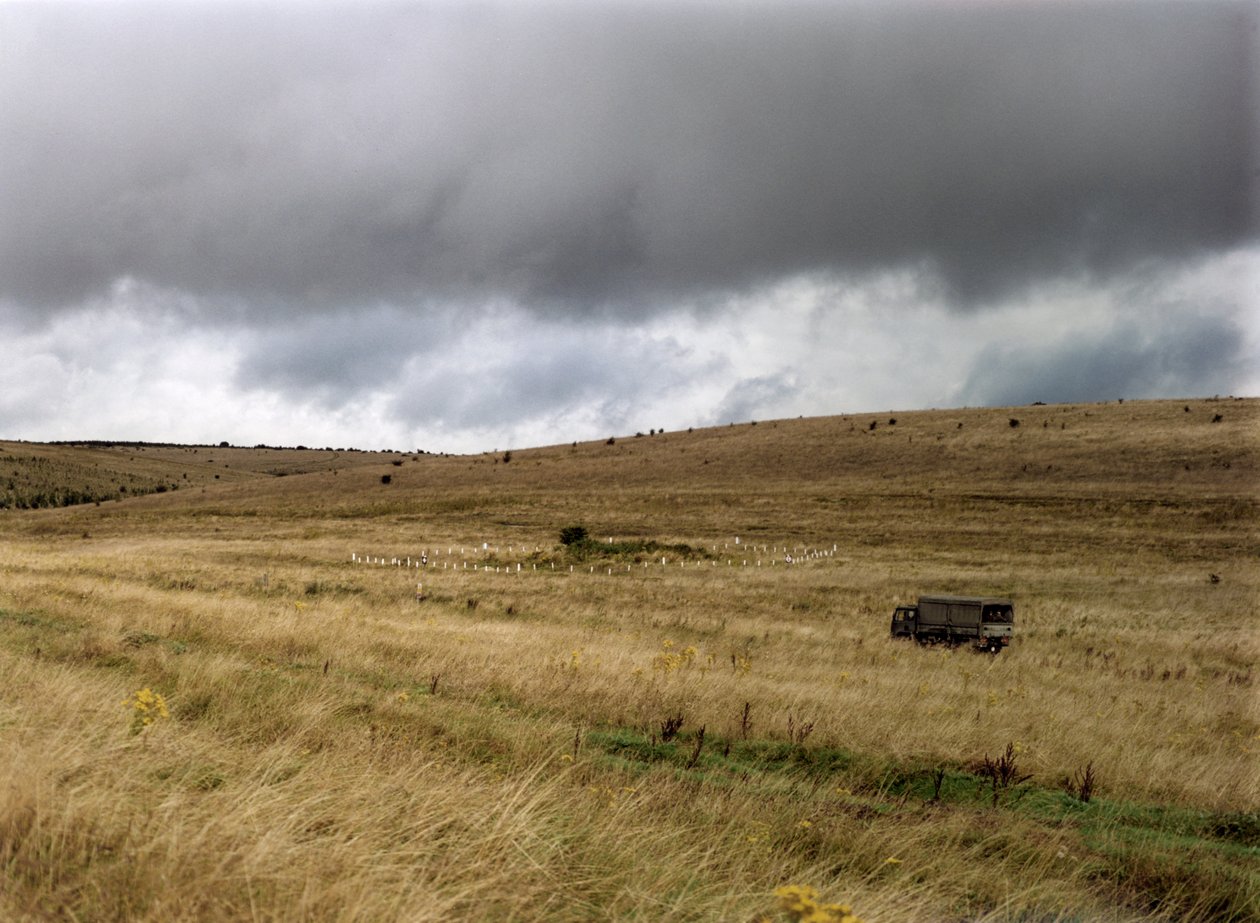 Barrow na Salisbury Plain, Wiltshire, 1999 od IJ Leonard