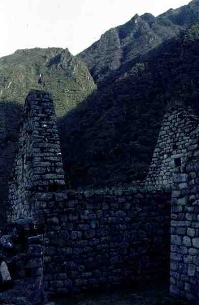 Zřícenina domu z citadely v Machu Picchu (foto) od Incan Incan