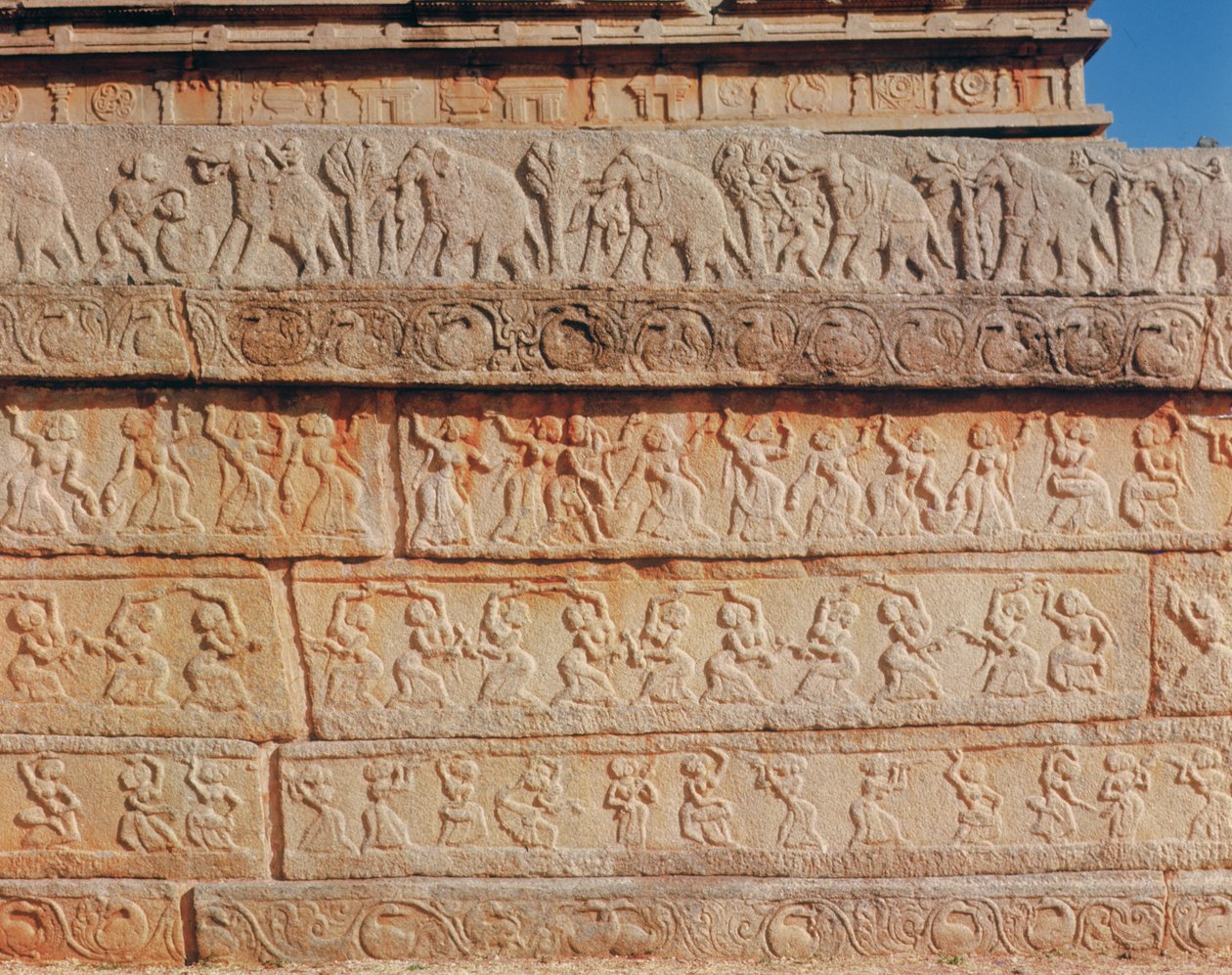 Detail zdi, u Mahanavami Dibba (kámen) od Indian School
