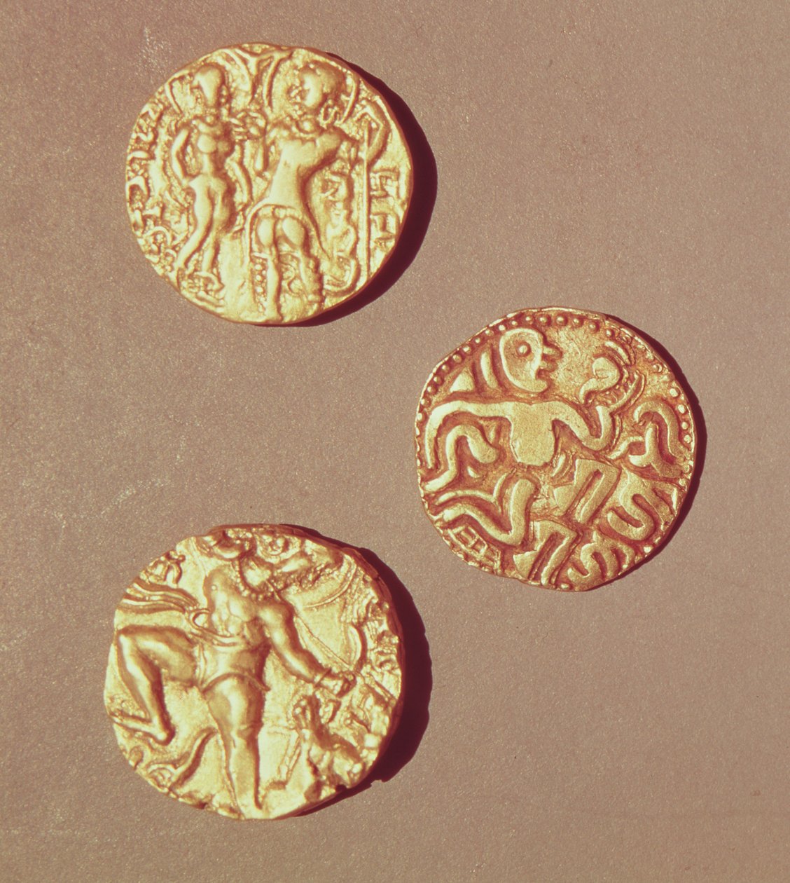 Dinárů Kumargupta I (425-454), Chandragupta I (320-335) a Sri Rajray (zlato) od Indian School