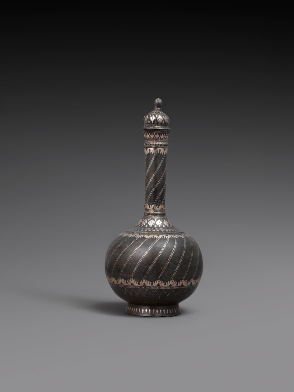 Baňka a víko a stojan nebo miska z kovové slitiny vykládané stříbrem, 1700-99 od Indian School