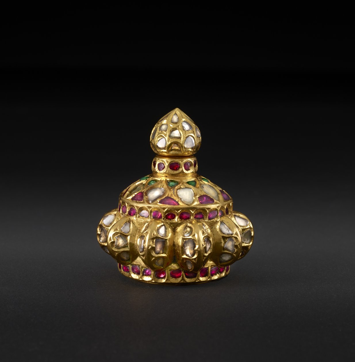 Gem-Set Kohl Bottle, polovina 17. století (zlato s diamanty, smaragdy a rubíny) od Indian School