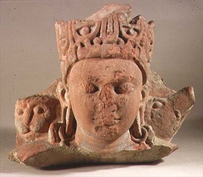 Hlava Vaikuntha Vishnu, Mathura, Utter Pradesh (červený pískovec) od Indian School
