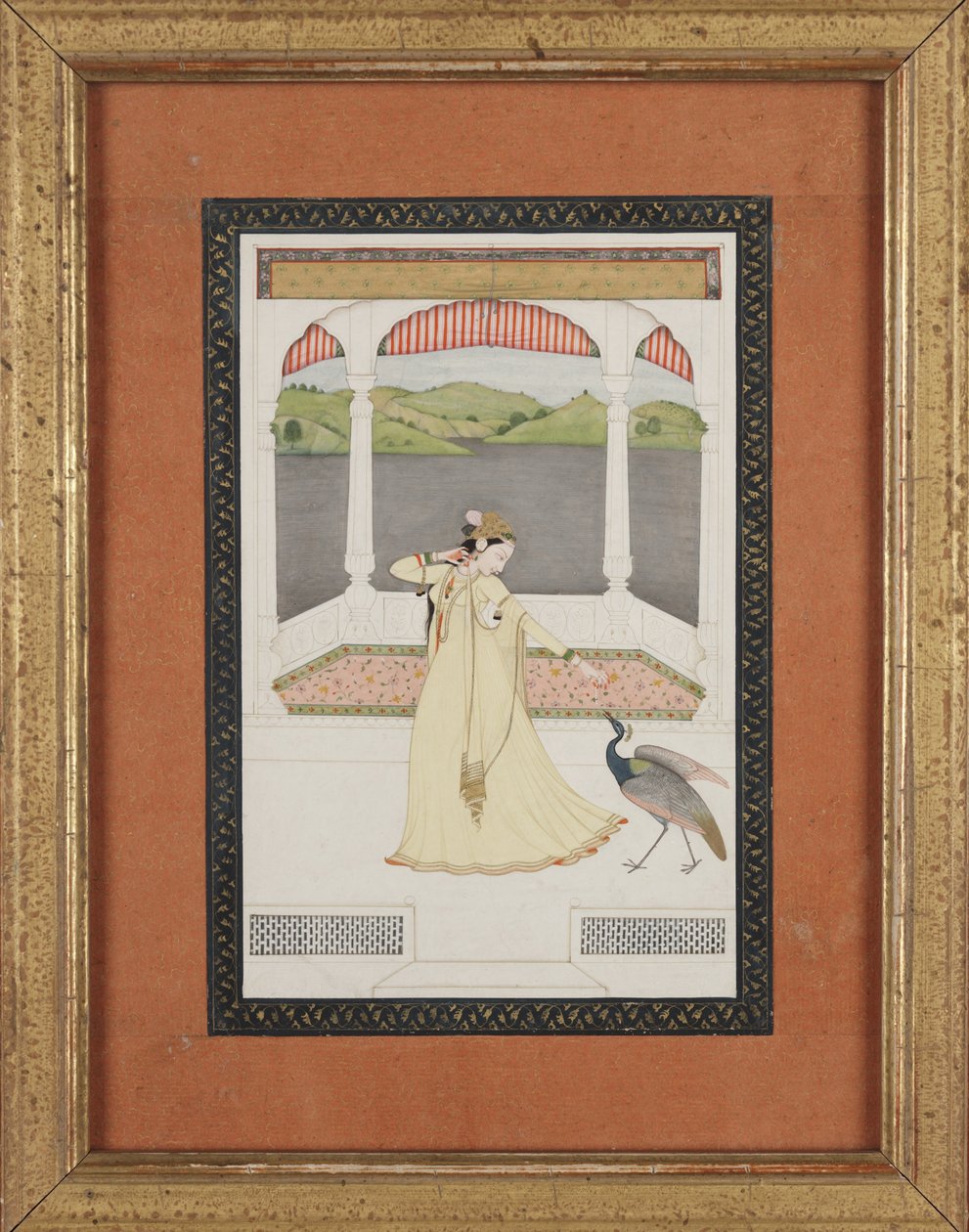 Dáma lákající páva s pramenem perel, cca 1800 (kvaš a zlato na papíře) od Indian School