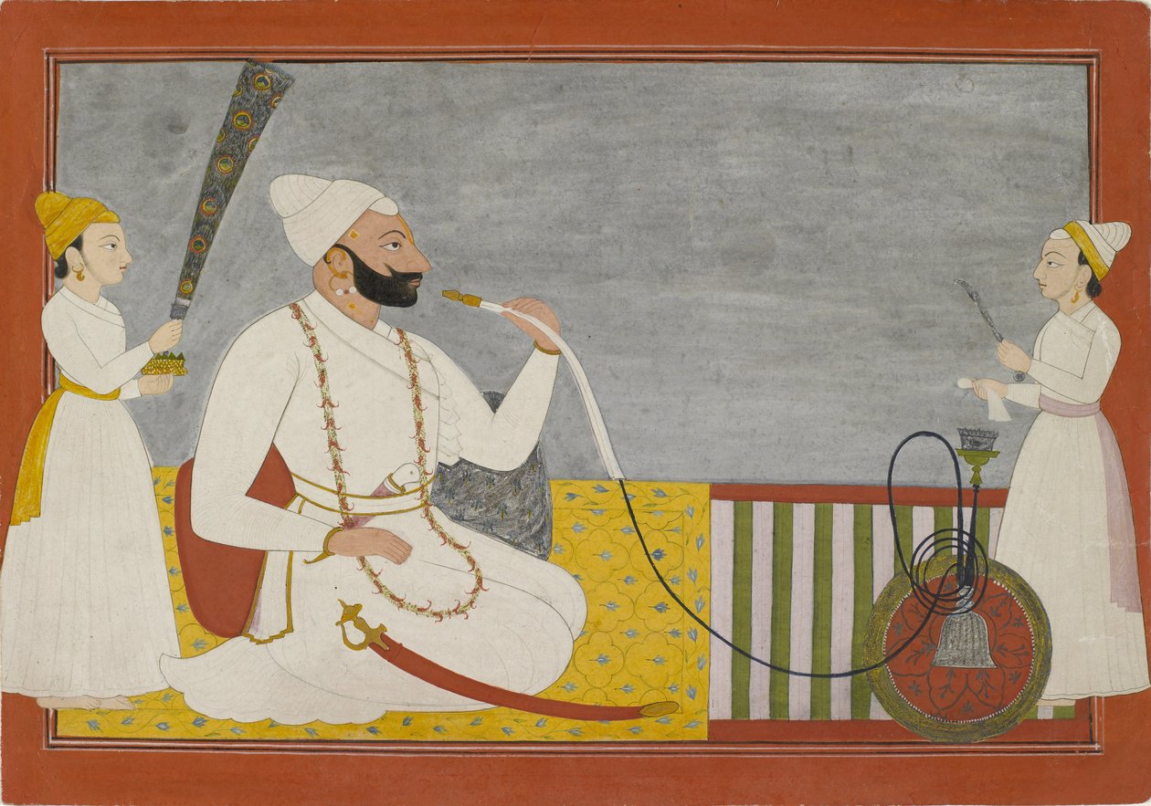 Raja Ajmat Dev z Mankot Smoking a Hookah, cca 1730 (kvaš se stříbrem a zlatem na papíře) od Indian School