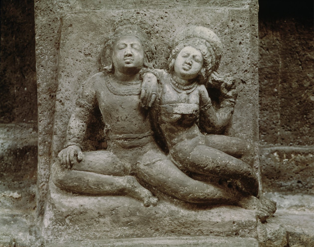 Reliéf páru Mithuna z jeskyně 4 od Indian School