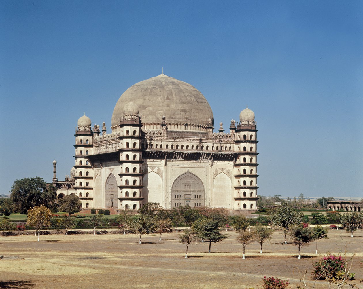 Pohled na Gol Gumbaz, mauzoleum Mohammeda Adil Shah II (1627-57), postavené v roce 1659 od Indian School