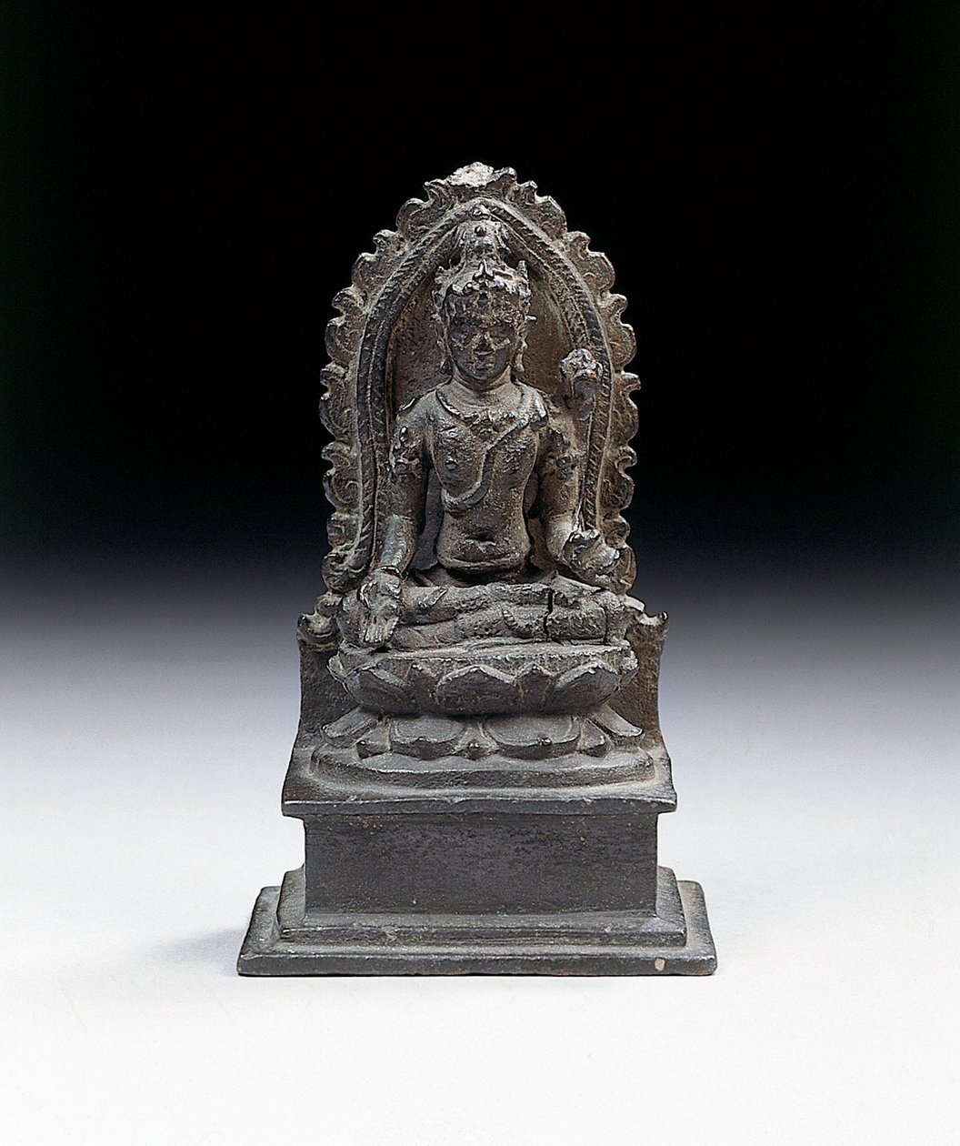 Jávská postava Padmapani, konec 9. století (bronz) od Indonesian