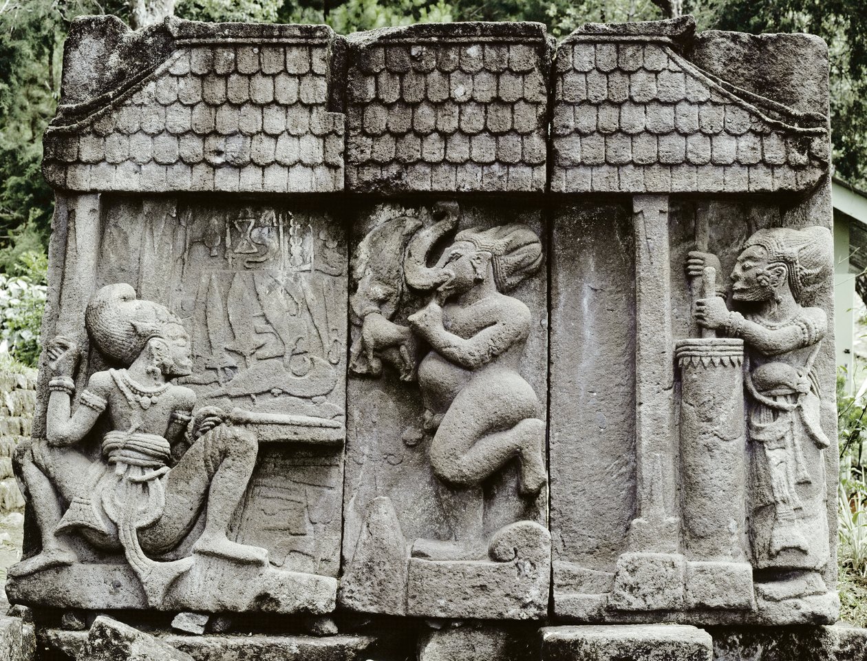 Kovářská scéna (vulkanický kámen) od Indonesian School