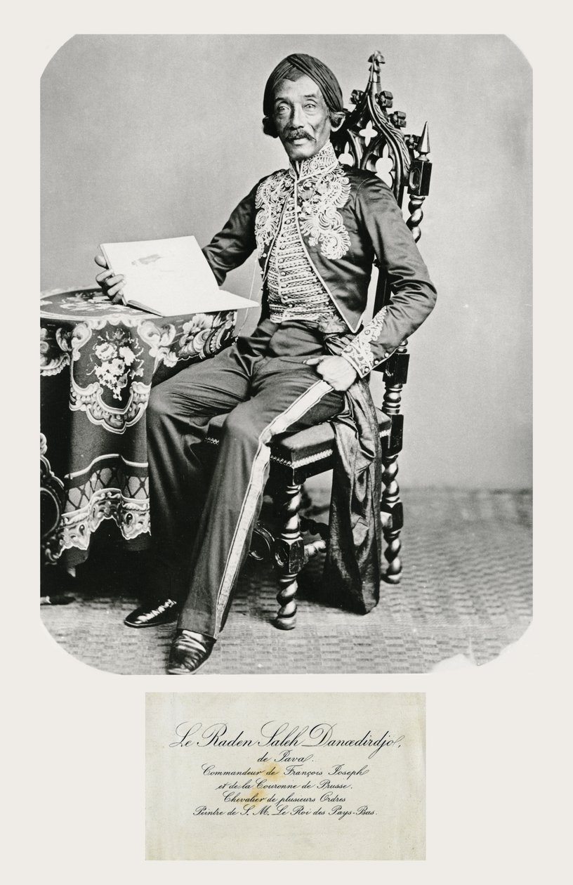 Portrét Radena Saleha a jeho vizitky, cca 1850-70 (černobílá fotografie a rytina) od Indonesian School