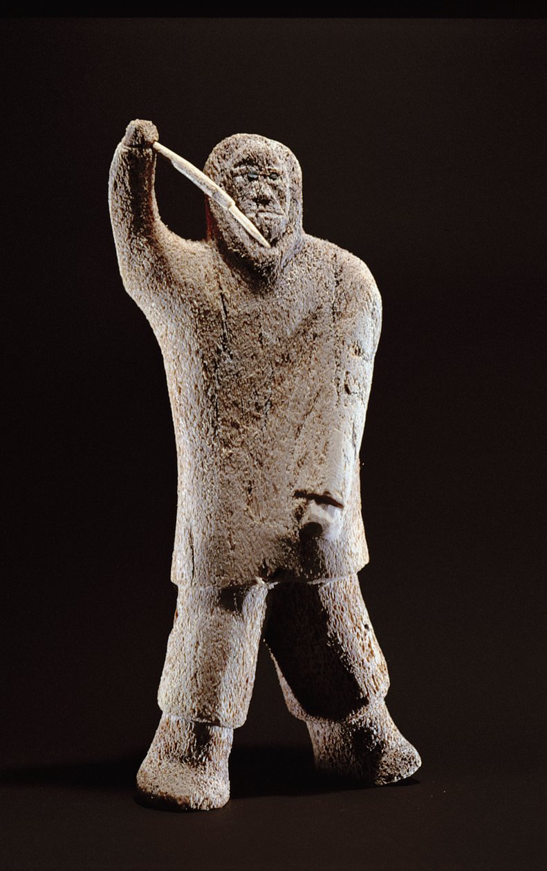 Hunter, z Cape Dorset (velrybí kostice) od Inuit School
