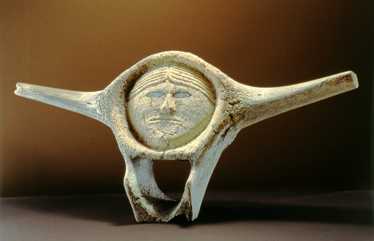 Janus Head, z mysu Dorset (velrybí obratle) (podrobnosti viz 228681) od Inuit School