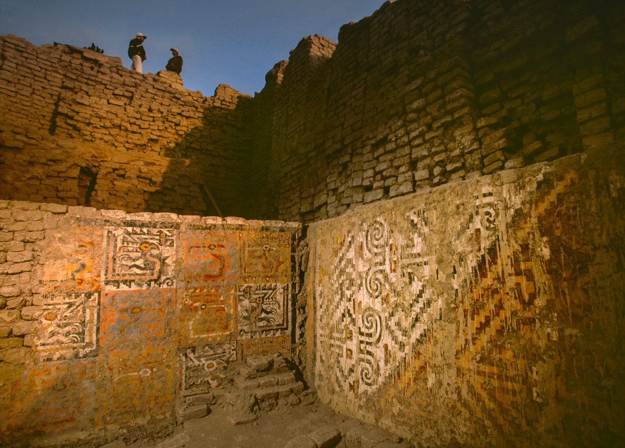 Umělecké dílo na stěnách Huaca Cao Viejo v El Brujo...., 2005 (foto) od Ira Block