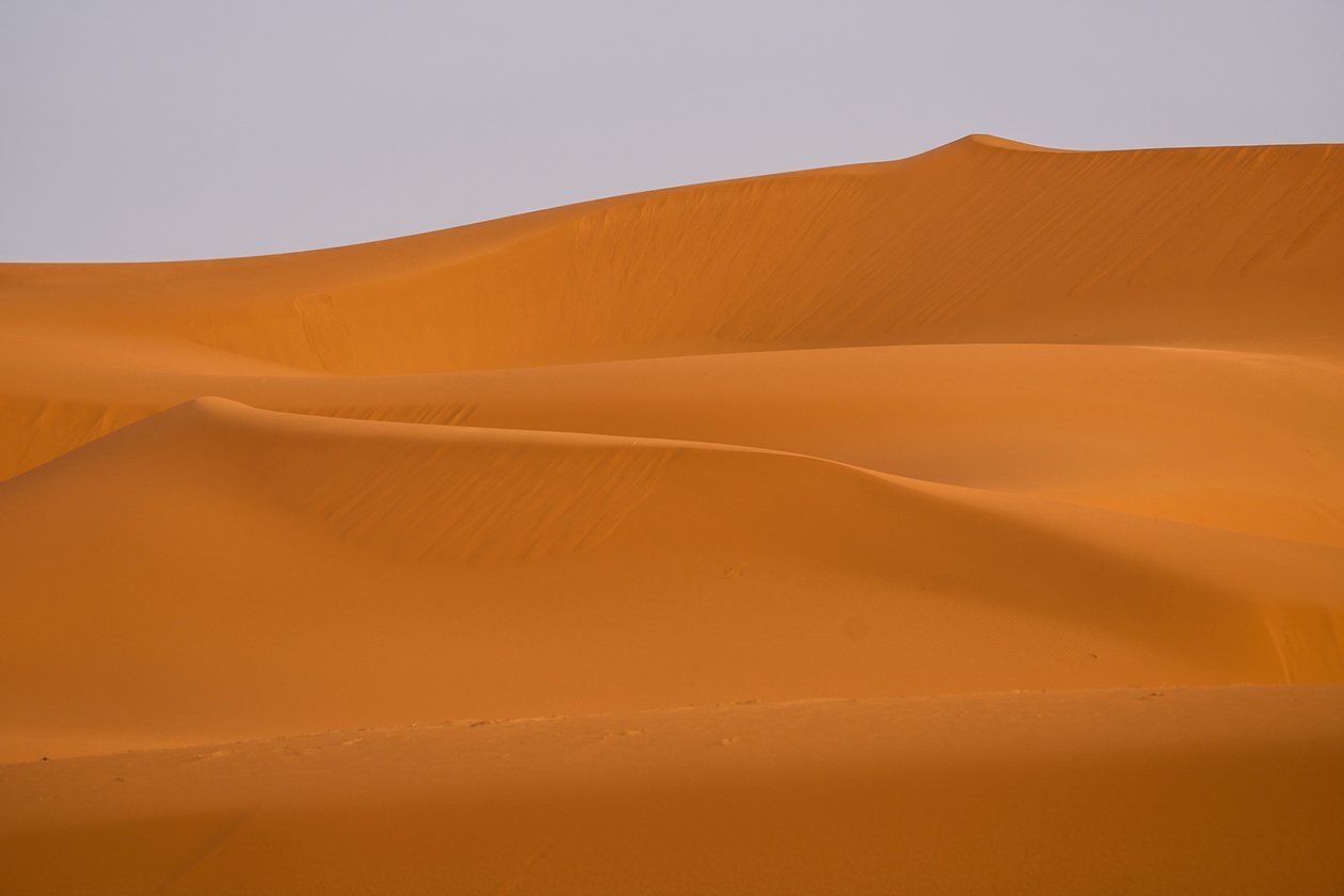 Písečné duny v Ergg Chebbi , Sahara v Maroku, 2022 (foto) od Ira Block