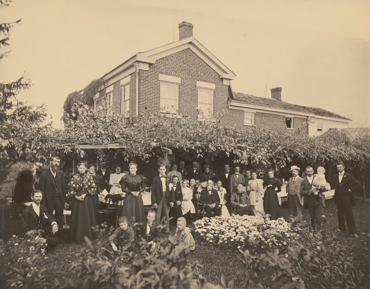 Portrét rodiny, poblíž Meadville, Pensylvánie,1885-1889 (foto) od Ira E. Hall