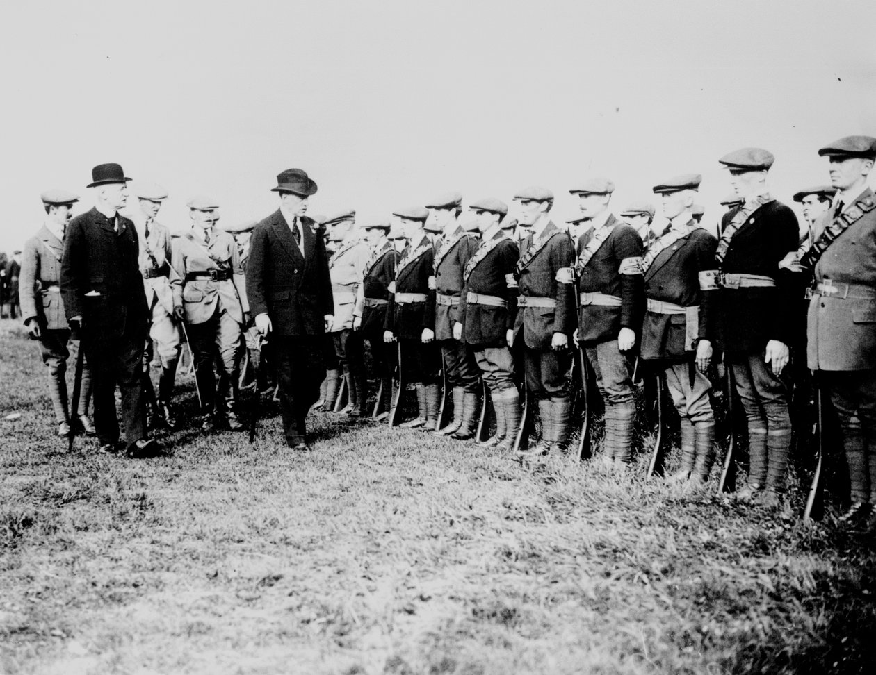 Edward Carson (1854-1935) Inspekce Ulsterských dobrovolníků během irského sporu v roce 1914 od Irish Photographer