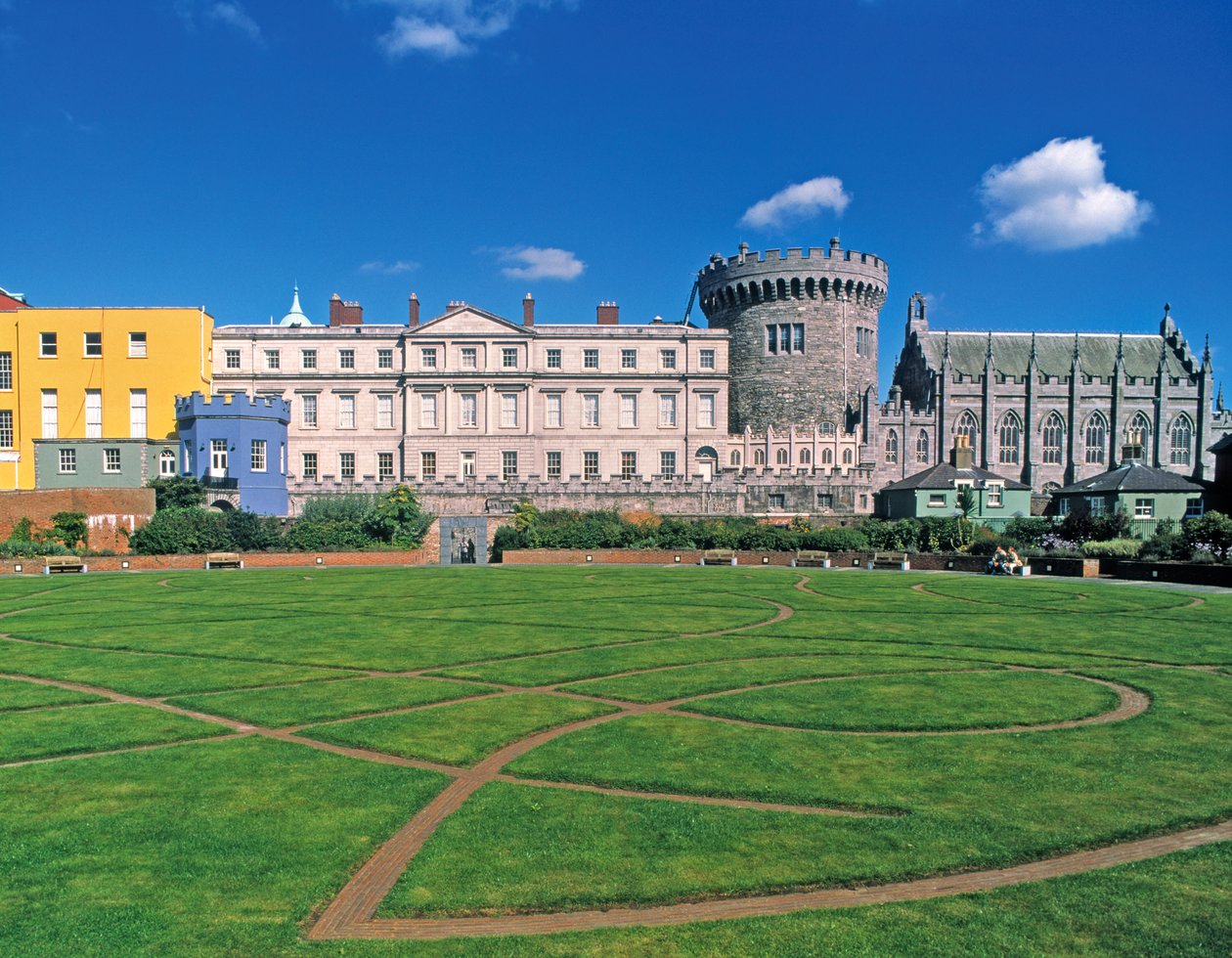 Dublinský hrad, pohled ze zahrad od Irish School