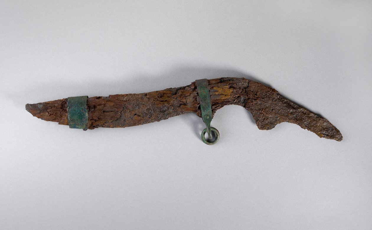 Velký nůž se zbytky pochvy, pravděpodobně ze Sopronu, Maďarsko, doba železná (železo a dřevo) od Iron Age