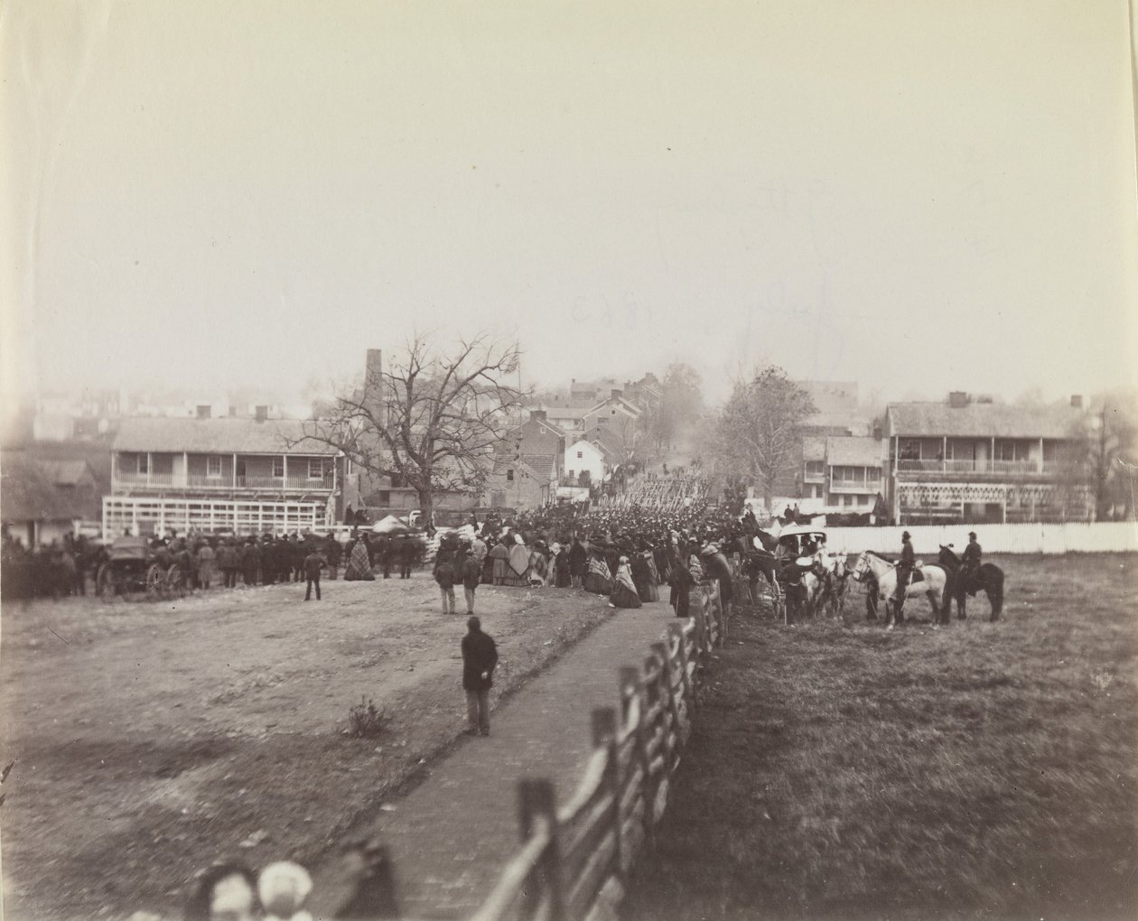 Průvod vojsk a civilistů na cestě k posvěcení Národního vojenského..., 19. listopadu 1863 od Isaac G. Tyson
