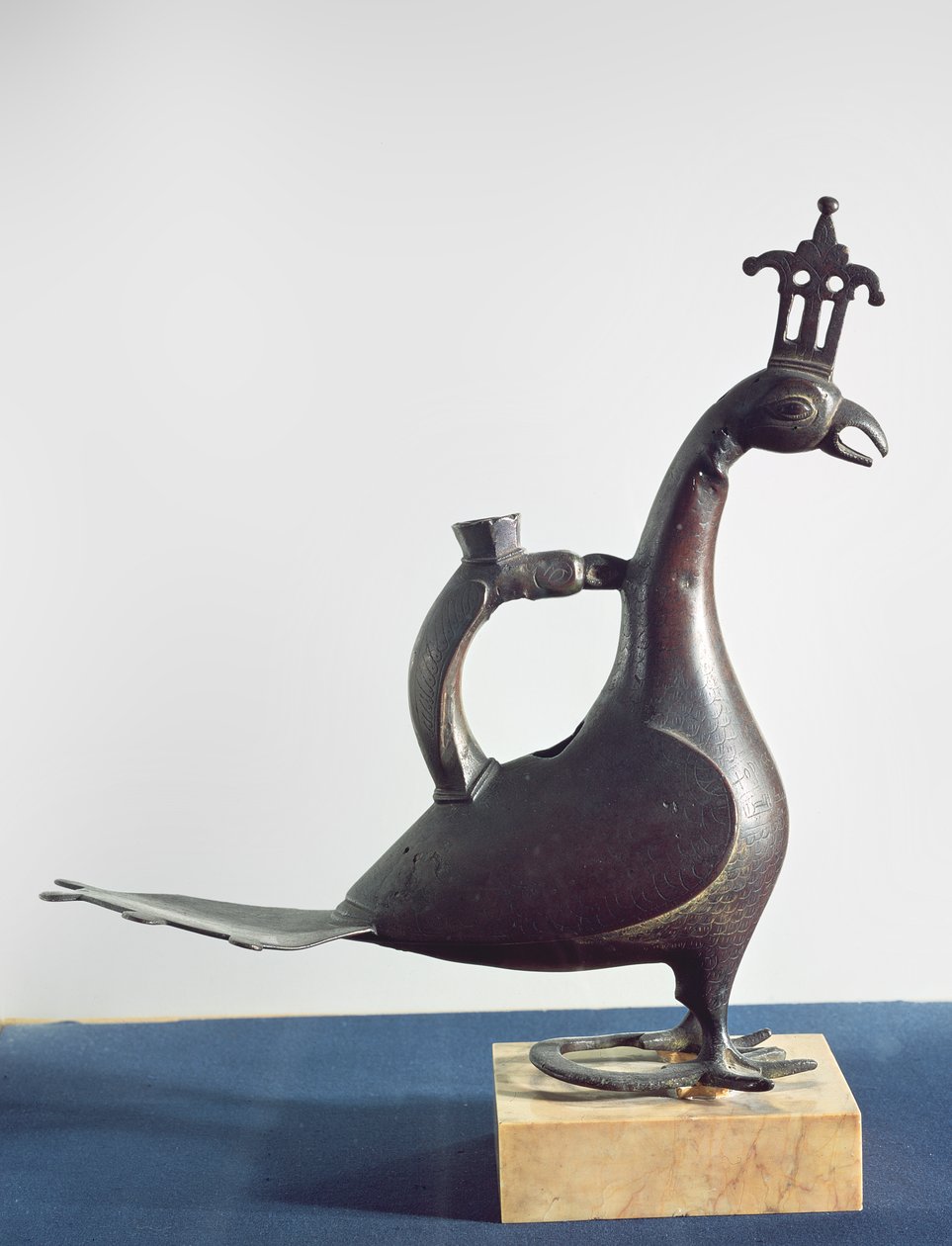Aquamanile v podobě páva (bronz) od Islamic School