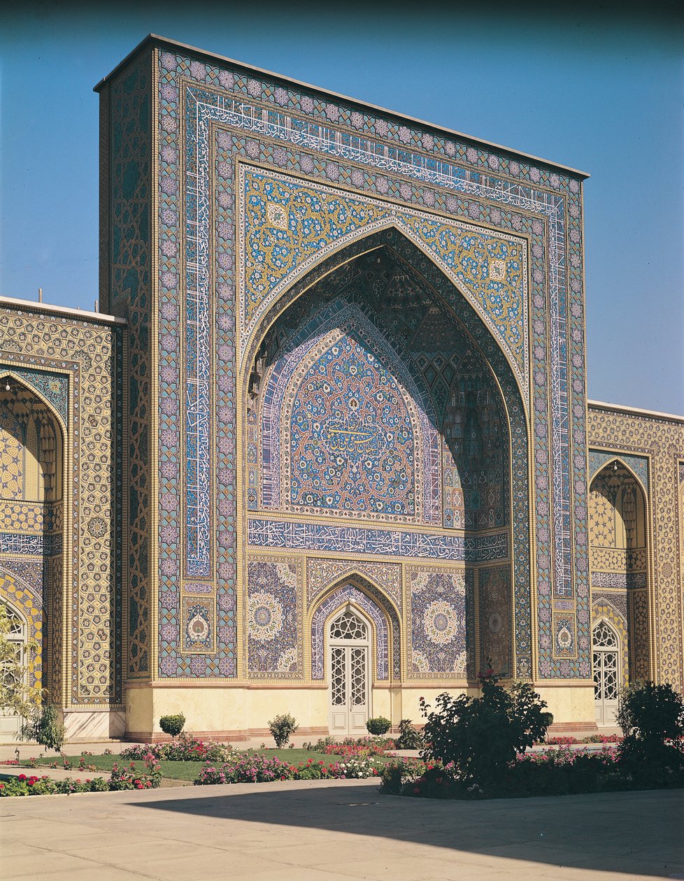 Vstupní portál do svatyně, postavený v roce 1418 od Islamic School