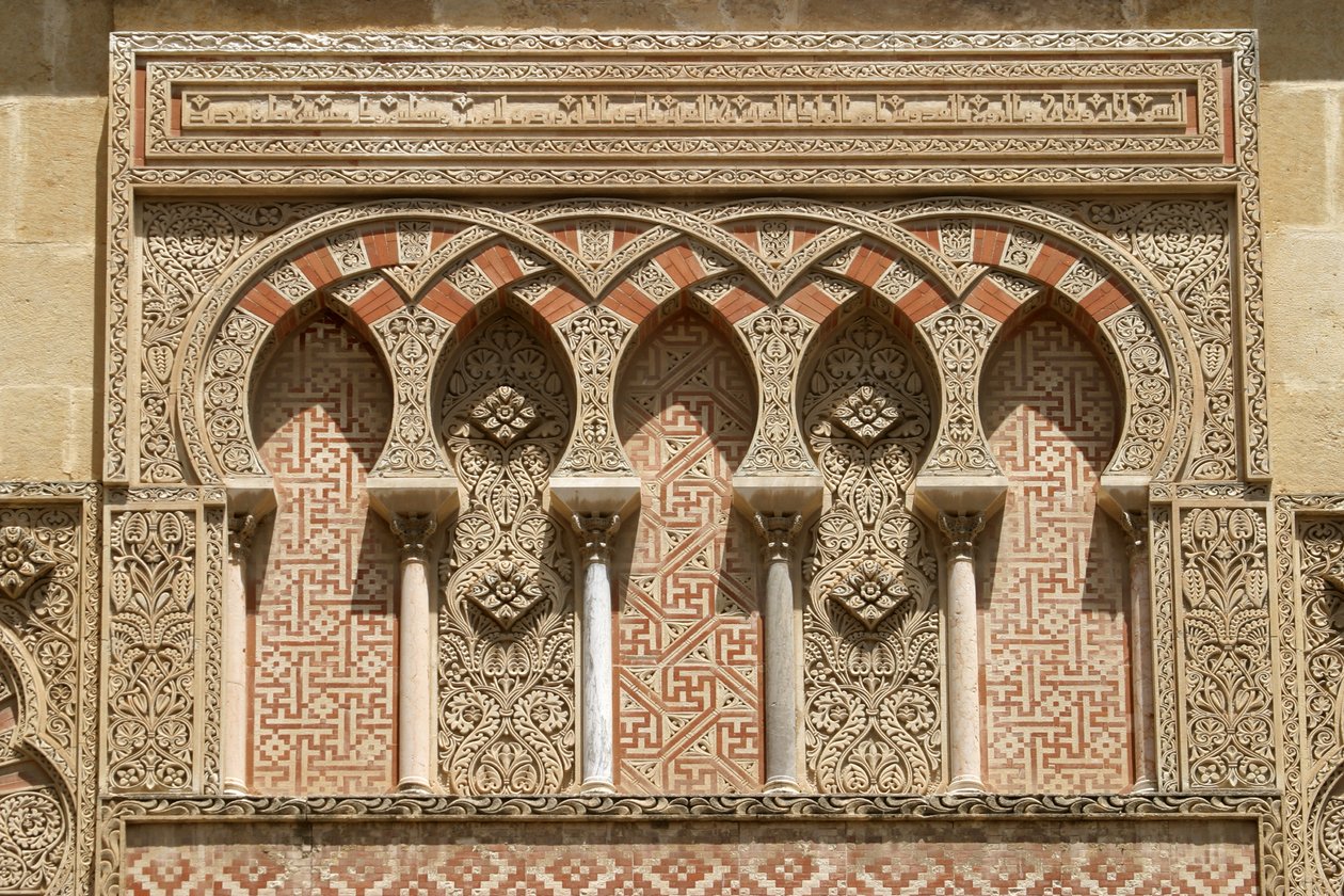 Detail shora západní brány od Islamic School
