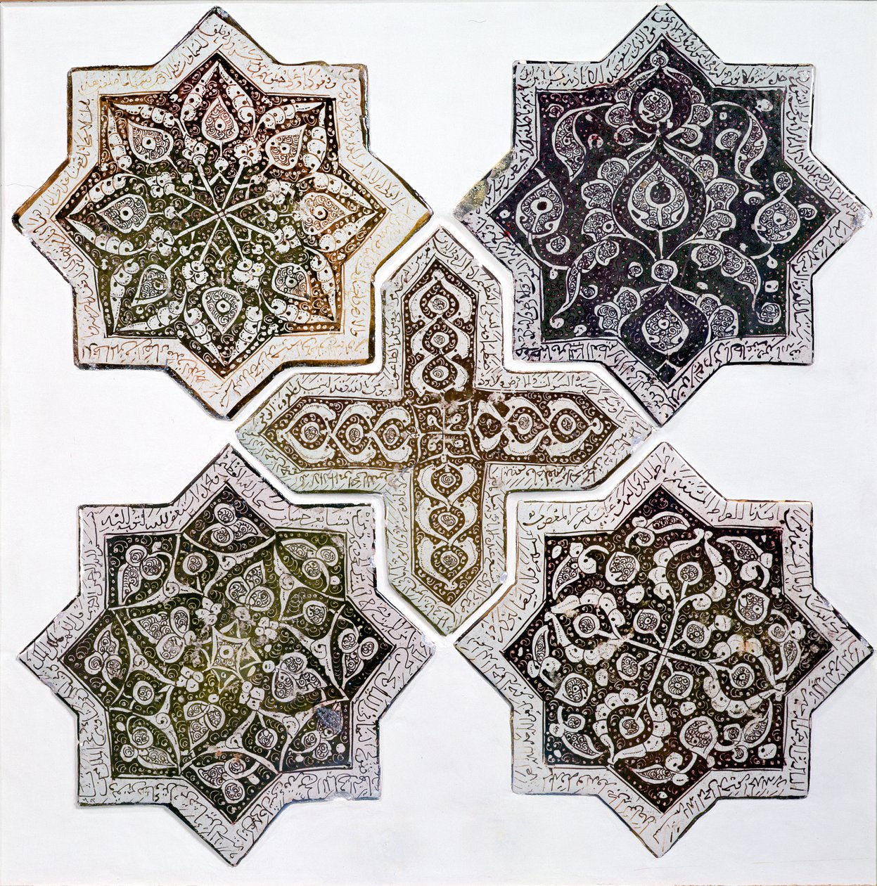 Pět dlaždic, Kashan, Írán (kamenná pasta zdobená zlatohnědým leskem) od Islamic School