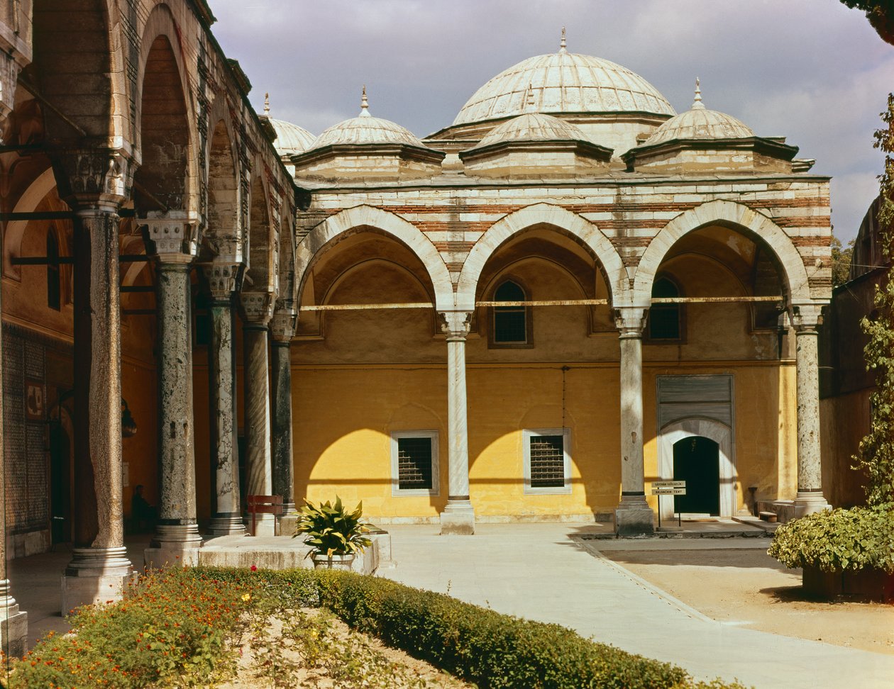 Vnitřní nádvoří paláce Topkapi od Islamic School