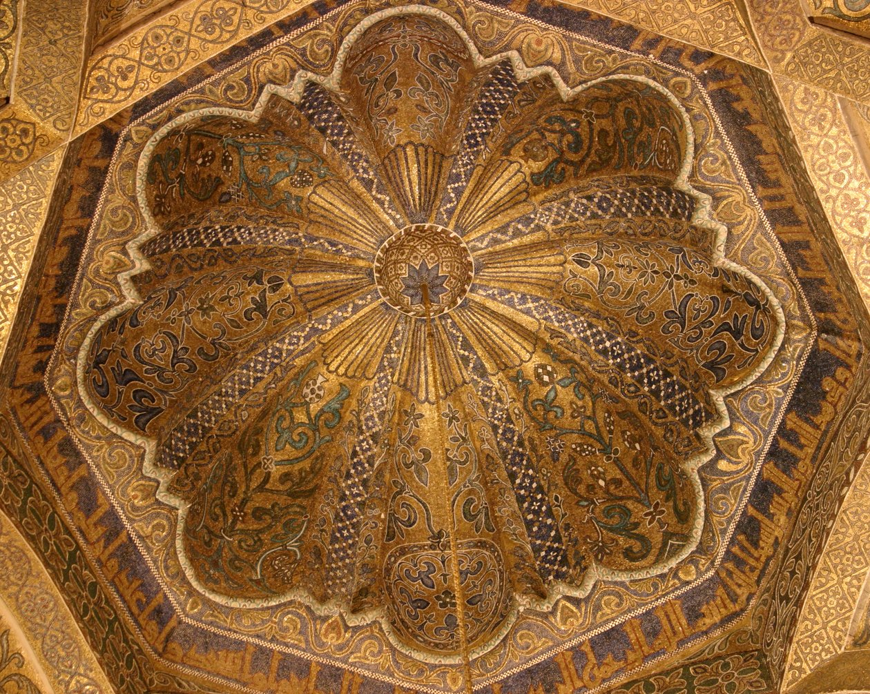 Interiér kopule od Islamic School