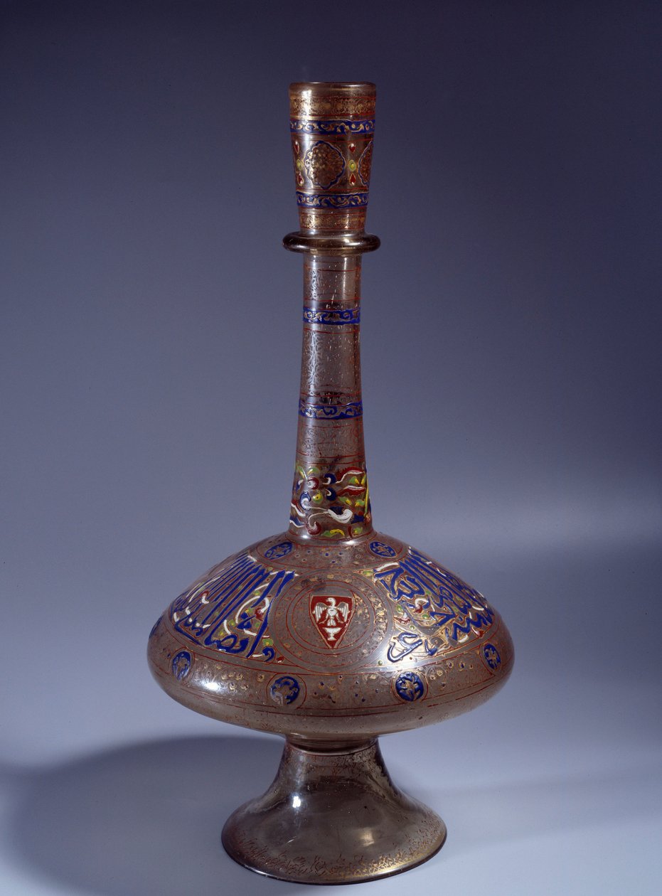 Islámské umění: láhev má dlouhé pojmenované skleněné hrdlo vicekrále Tuquztemur. 1345 cca.. z Egypta nebo Sýrie. Ztlumit. 50 cm. Paříž, muzeum Louvre od Islamic School
