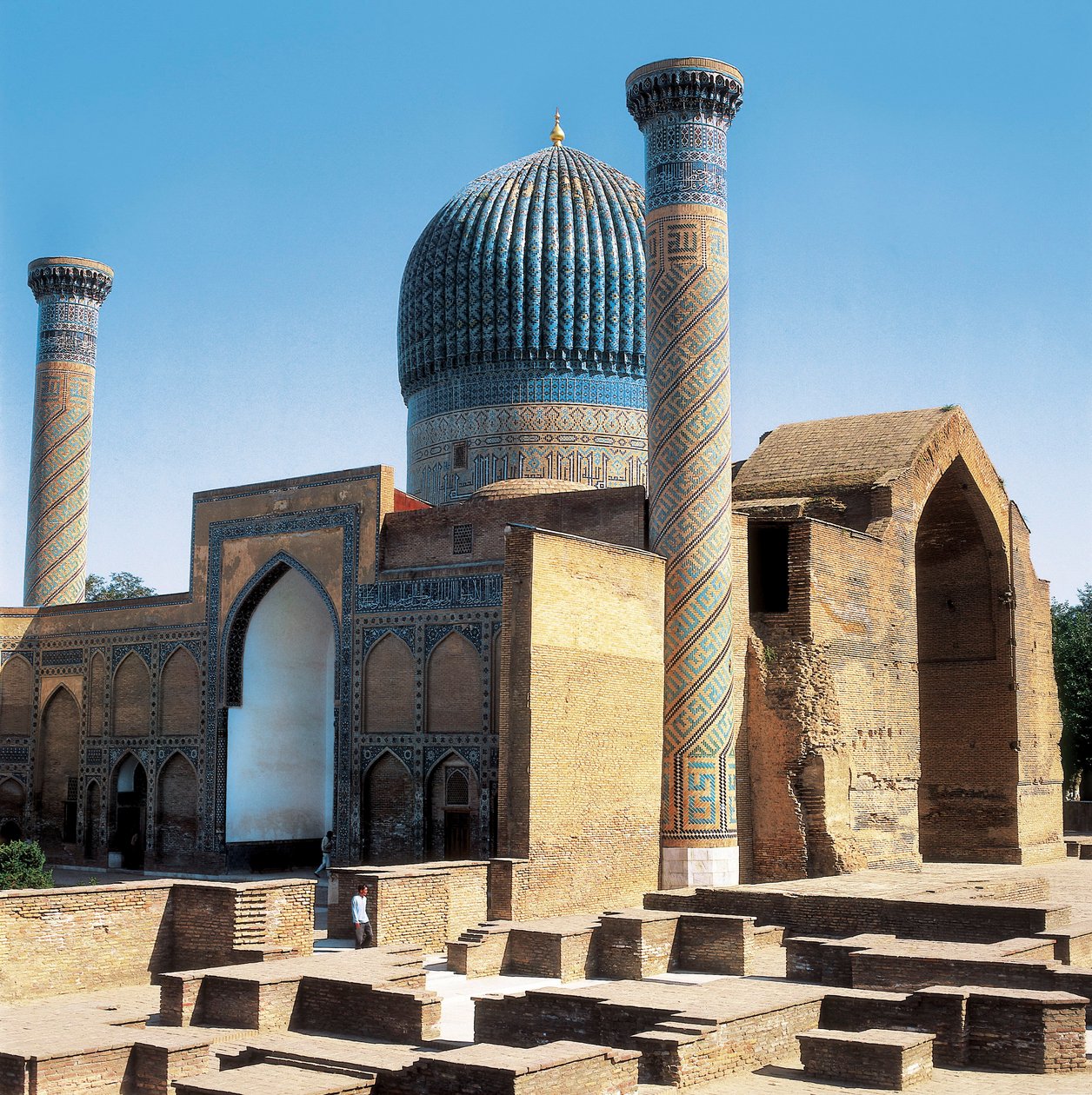 Mauzoleum Gur-i-Amir a hrobka Tamerlan, Samarkand, Uzbekistán od Islamic School