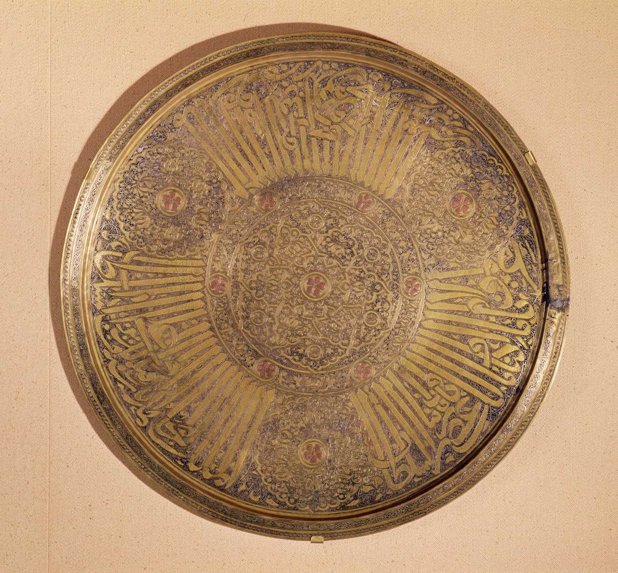Deska se jménem sultána Al-Mujahida Saif-ud-din Ali (1322-63) dynastie Rasulid, Jemen (metal) od Islamic School