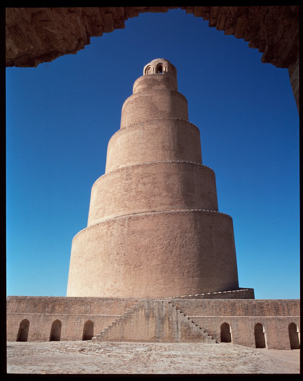 Pohled na Velkou mešitu a její minaret, věž Malwiya, 847-852 od Islamic School
