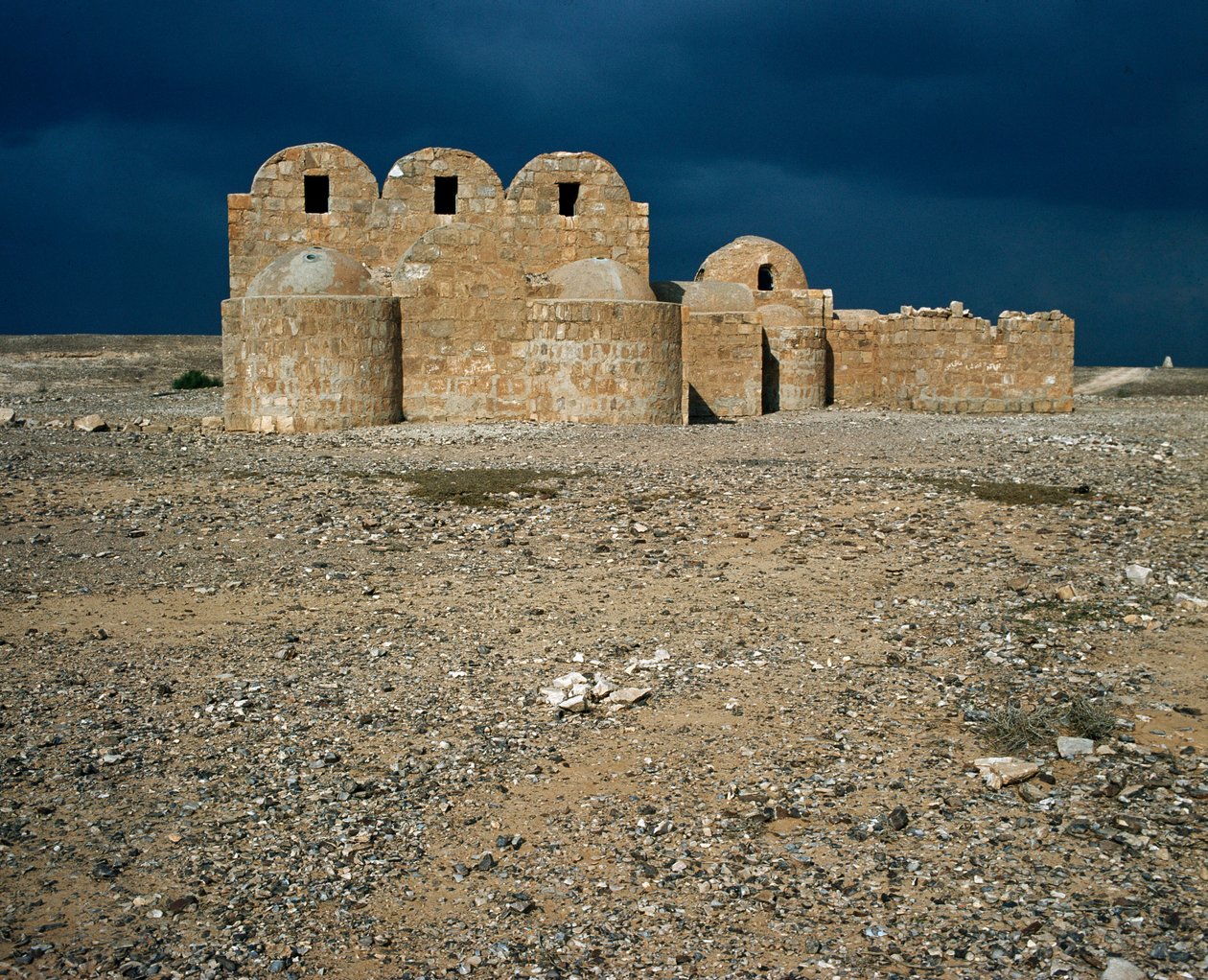 Pohled na Qasr Amra, pouštní hrady (711-715) od Islamic School