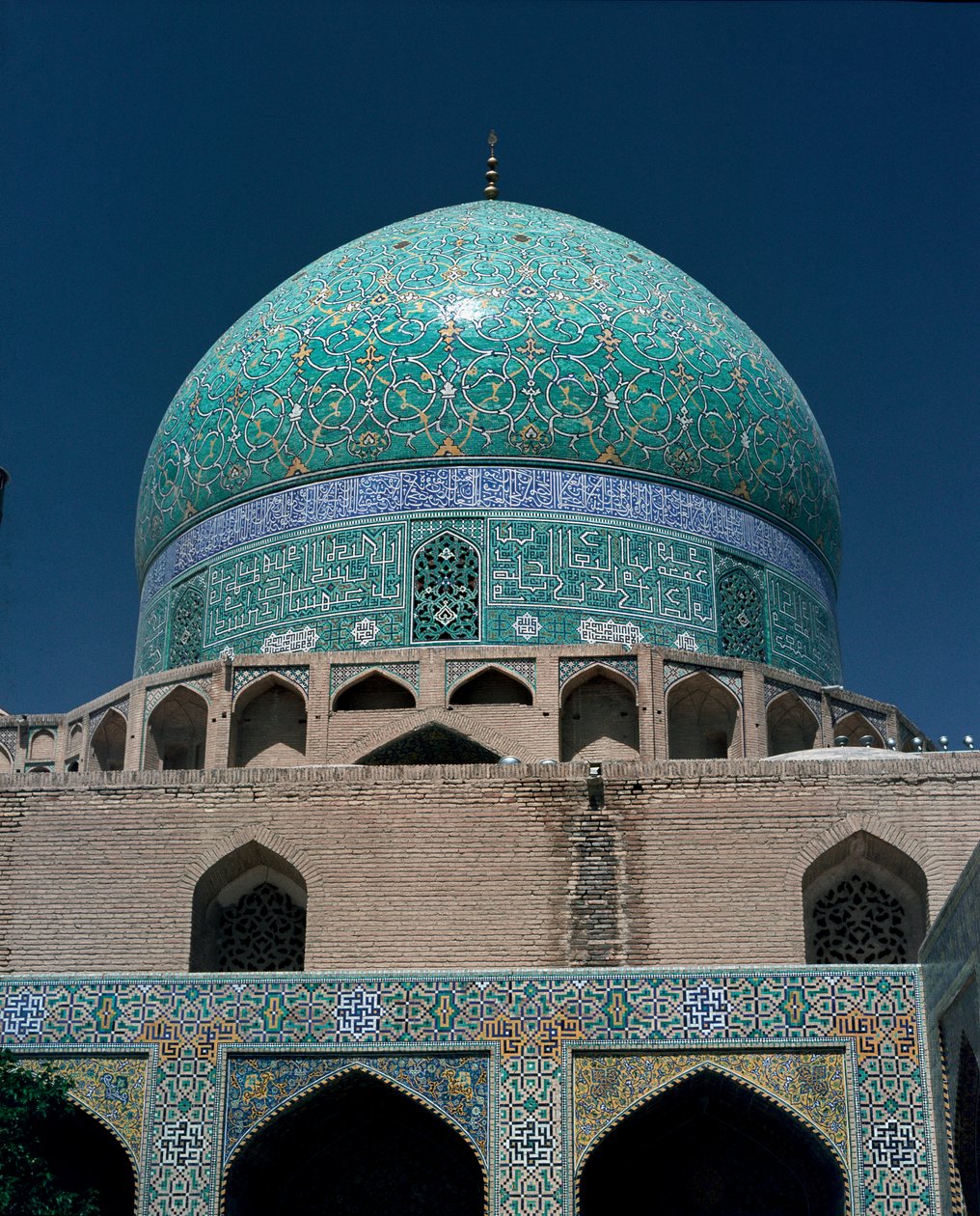 Pohled na mešitu Shah (také známá jako mešita imáma) od Islamic School