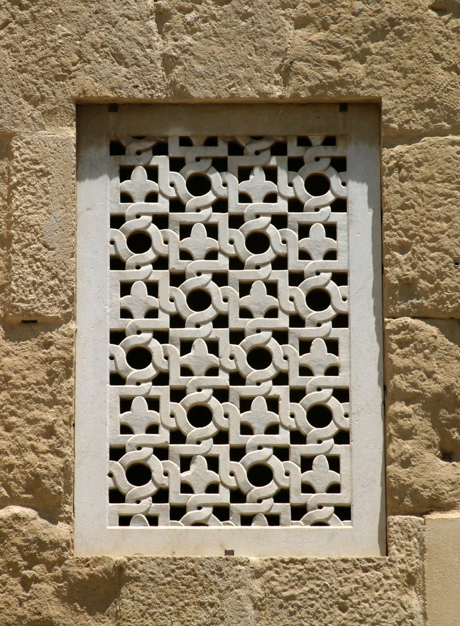 Okno v západní zdi od Islamic School