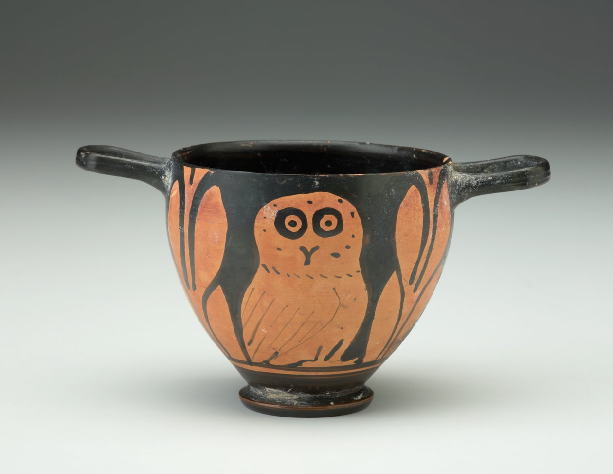 Skyphos, cca 400-350 př. n. l. (červená figurální keramika) od Italian Peninsula