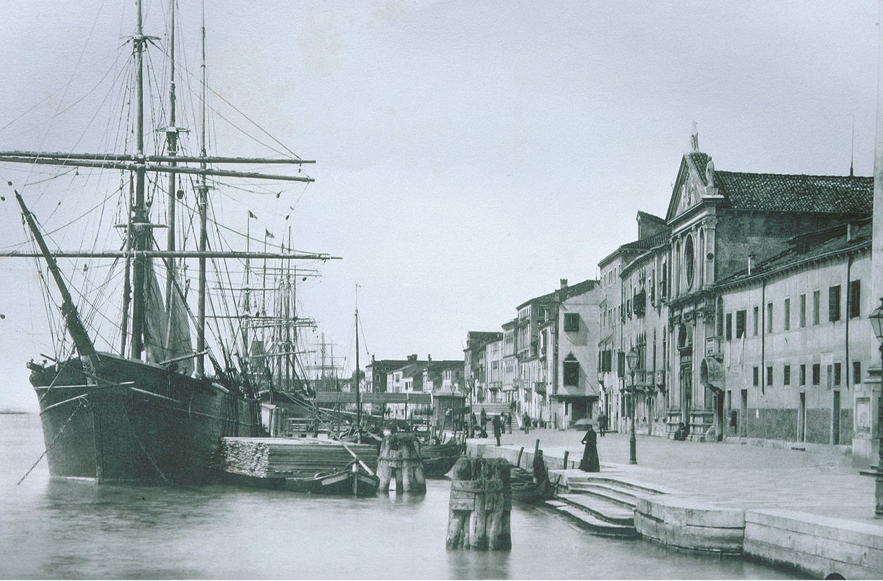 Loď na kanálu Grand Canal od Italian Photographer
