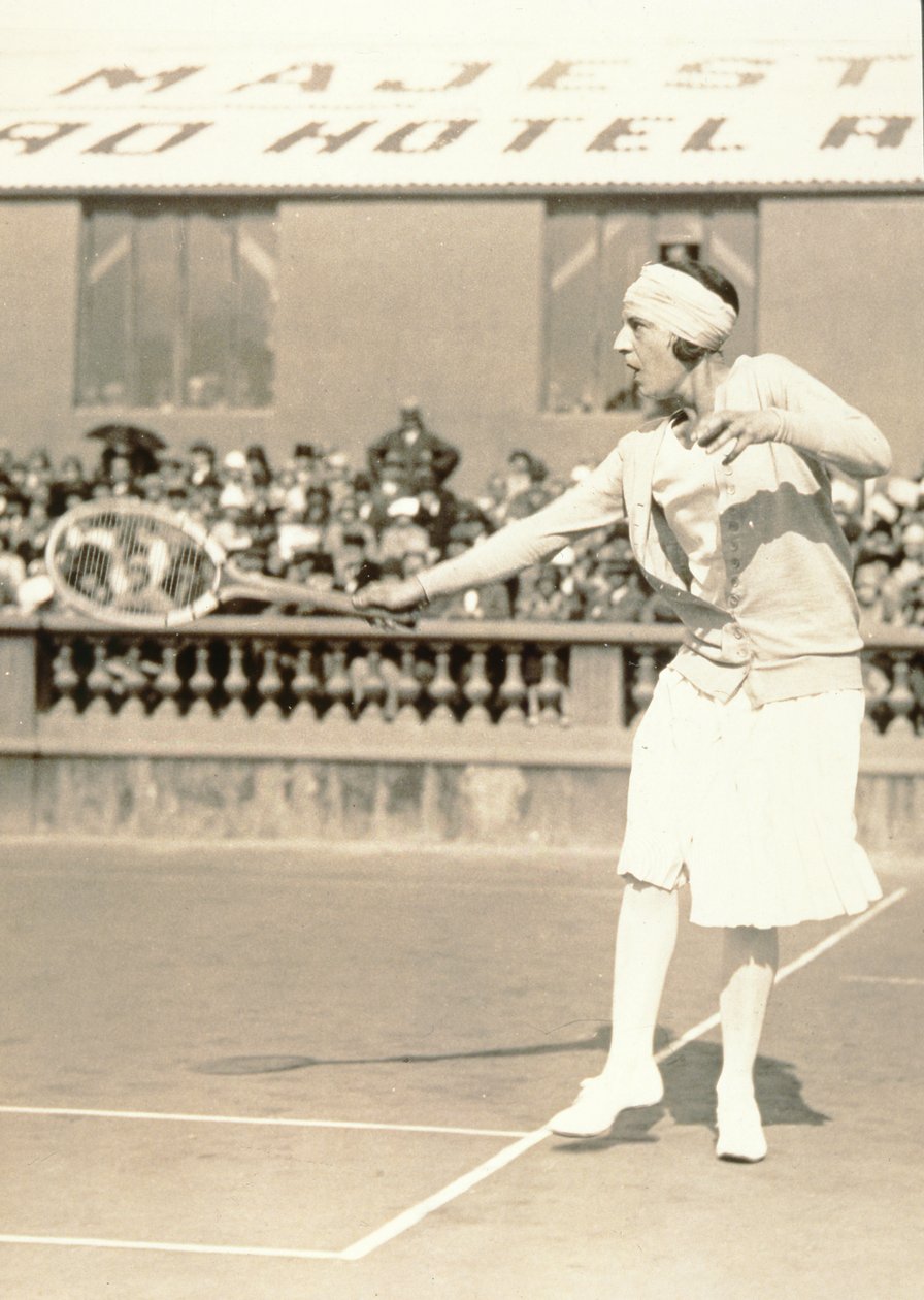 Suzanne Lenglenová hraje tenis, kolem roku 1926 (potisk bromovostříbrné želatiny) od Italian Photographer