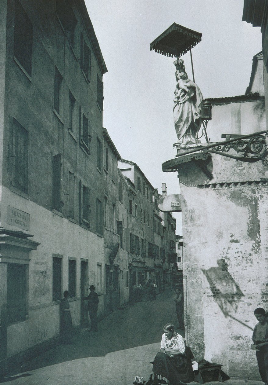 Pohled na Salizada Santa Giustina od Italian Photographer
